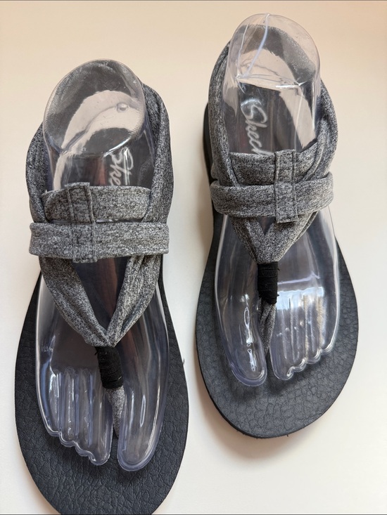Skechers Shoes - Skechers Yoga Foam Thong Sandal Gray Knit Strap Black Sole Womens Size 8 Comfort